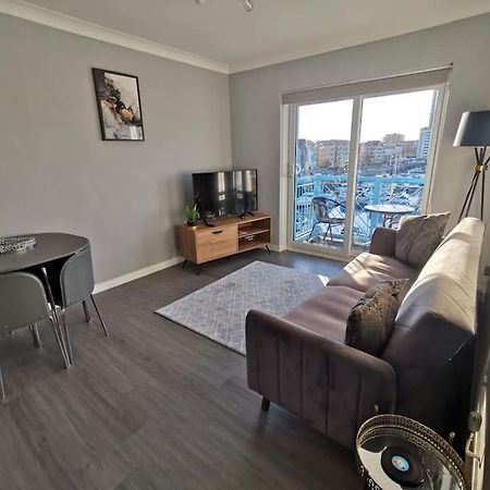 The Quay - Harbour View - By Tifa Stays Swansea Exterior foto